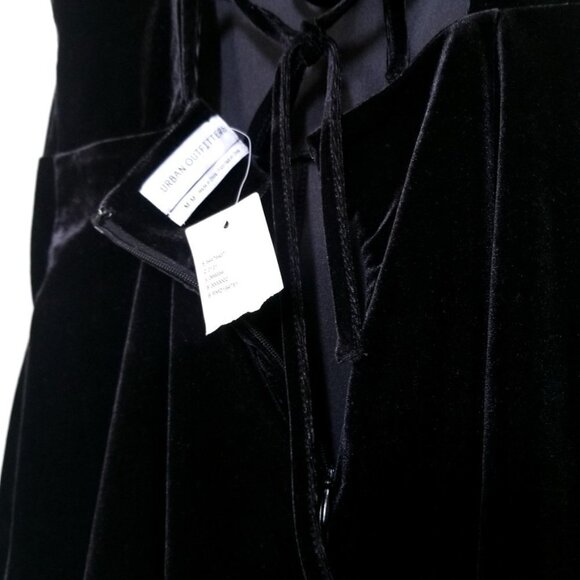 NWT Urban Outfitters UO Velvet Strap-Back Romper in Black Medium - Picture 10 of 13